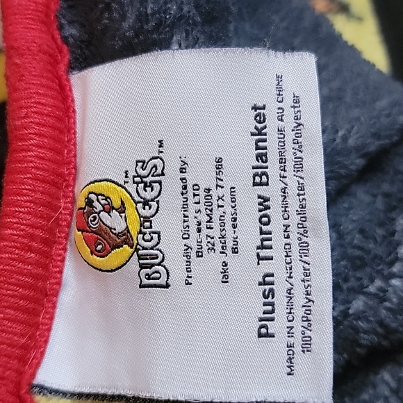 Bucee's plush throw blanket - Picture 2 of 4